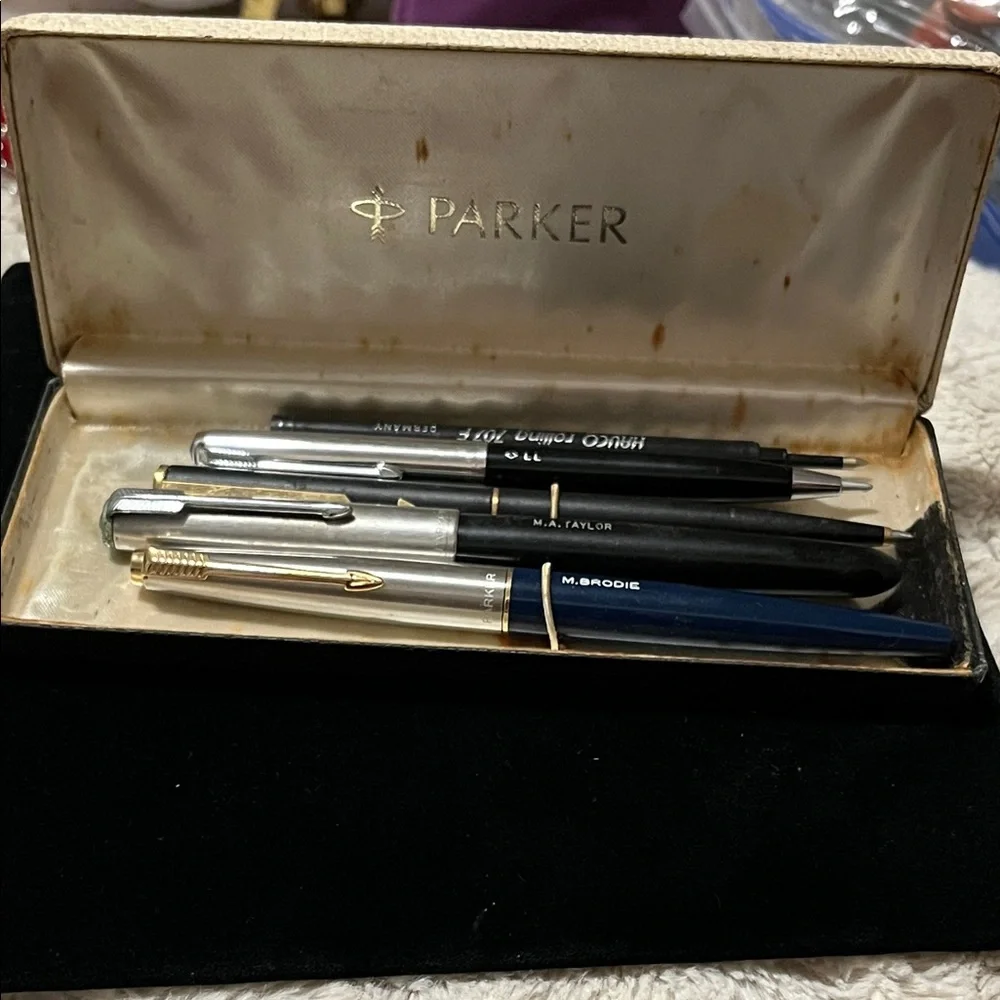 Parker Silver and Black Pen Set